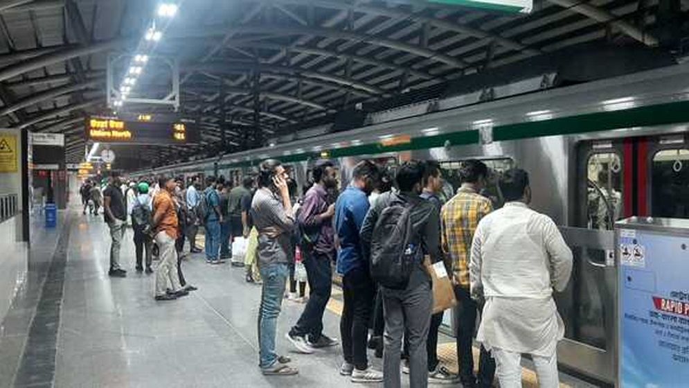 মেট্রোরেল: ৪ লাখের বেশি যাত্রী পরিবহনের রেকর্ড