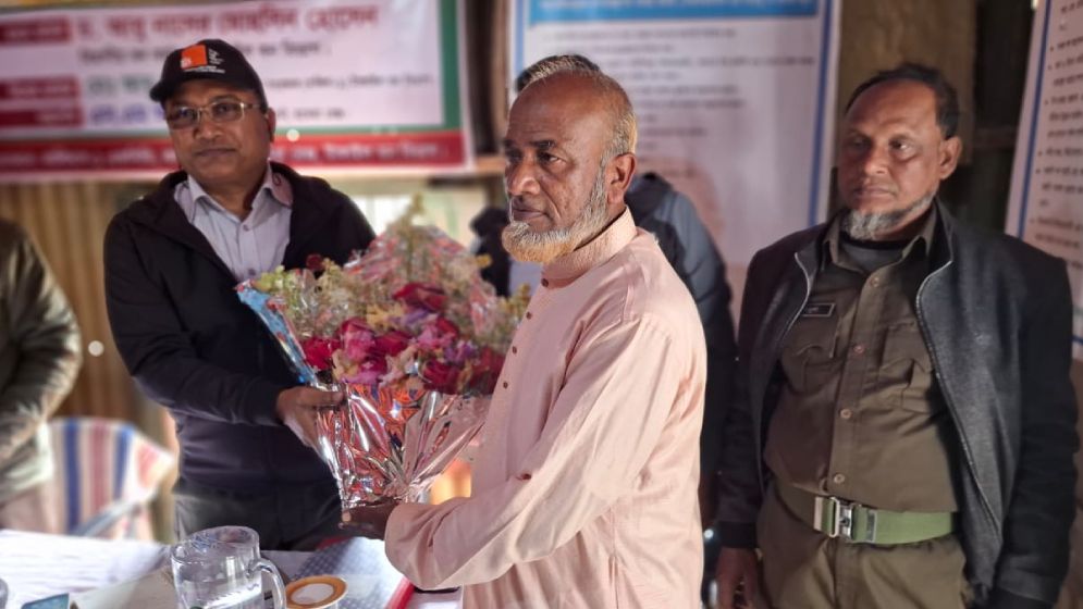 সখীপুরে বনবিভাগের সুফল সুবিধাভোগীদের চেক হস্তান্তর