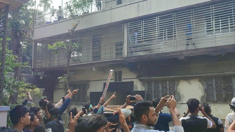 ওবায়দুল কাদেরের বাড়িতে হামলা-ভাঙচুর