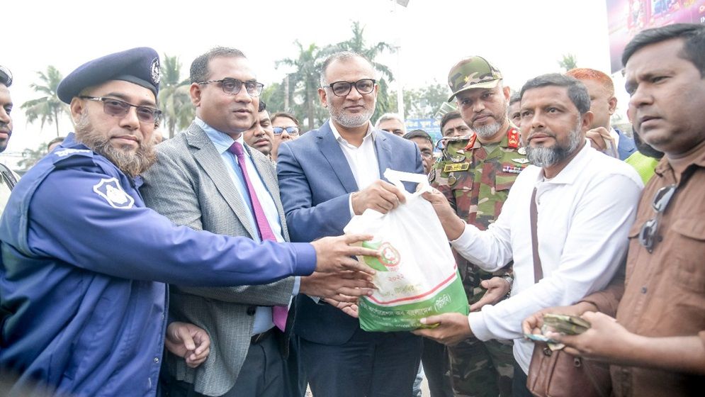 রমজান জুড়ে টিসিবির ট্রাকসেল চালু থাকবে: বাণিজ্য উপদেষ্টা