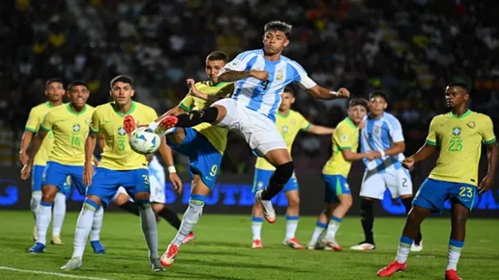 আর্জেন্টিনাকে টপকে শীর্ষে ব্রাজিল