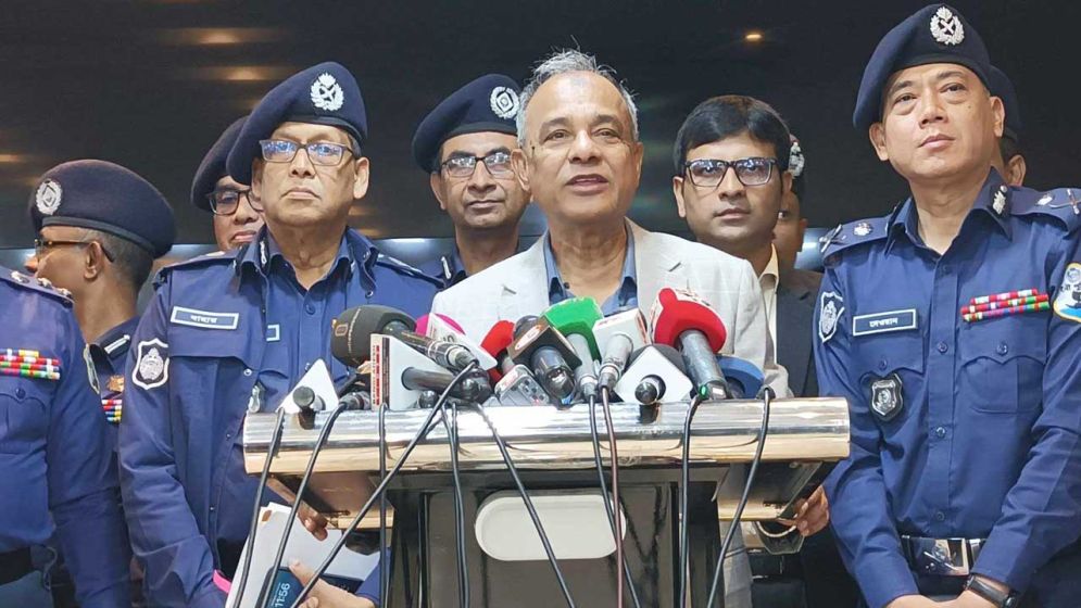 জুলাই অভ্যুত্থানে হত্যা মামলার আসামিদের গ্রেপ্তারে চেষ্টা চলছে: স্বরাষ্ট্র উপদেষ্টা