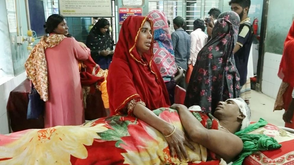 কুমারখালীতে মাছ ধরা নৌকার তলা ছিদ্র নিয়ে সংঘর্ষে আহত ১৫, বাড়ি ভাঙচুর-লুটপাট