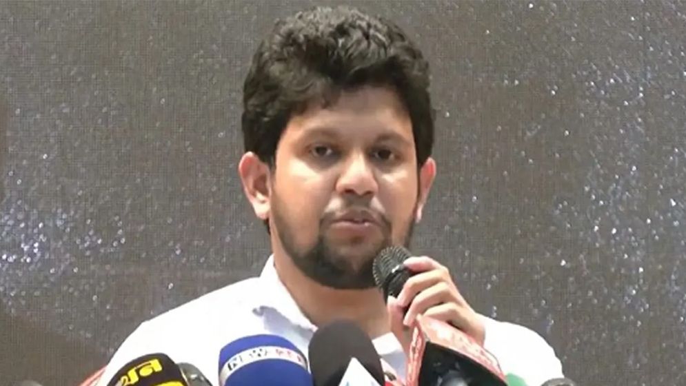 ‘মব’ বন্ধ না করলে ‘ডেভিল হিসেবে ট্রিট’ করা হবে: উপদেষ্টা মাহফুজ