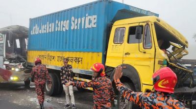 এক্সপ্রেসওয়েতে ৫ গাড়ির সংঘর্ষ, আহত ২০