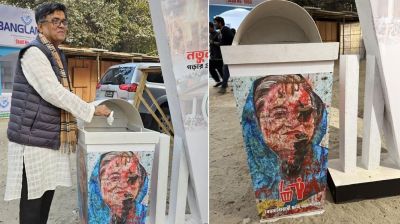 বইমেলায় শেখ হাসিনার ছবিযুক্ত ডাস্টবিন, ময়লা ফেললেন প্রেস সচিব
