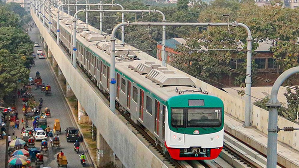 মেট্রোরেলে টিকিট থেকে আয় ২৪৪ কোটি টাকা, বাড়তে পারে ট্রেনের সংখ্যা