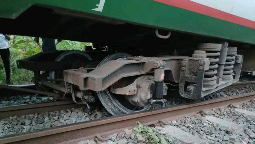 ট্রেন লাইনচ্যুত: সিলেটের সঙ্গে সারাদেশের রেল যোগাযোগ বন্ধ