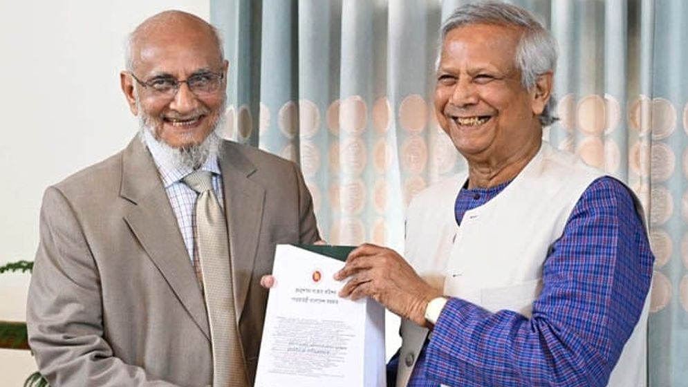 স্বেচ্ছায় অবসরের বয়স কমানোর সুপারিশ