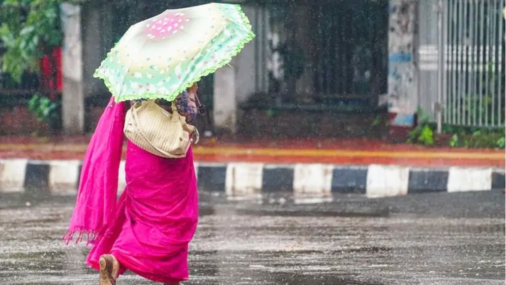 সারাদেশে বৃষ্টি, নদীবন্দরে ২ নম্বর নৌ হুঁশিয়ারি সংকেত