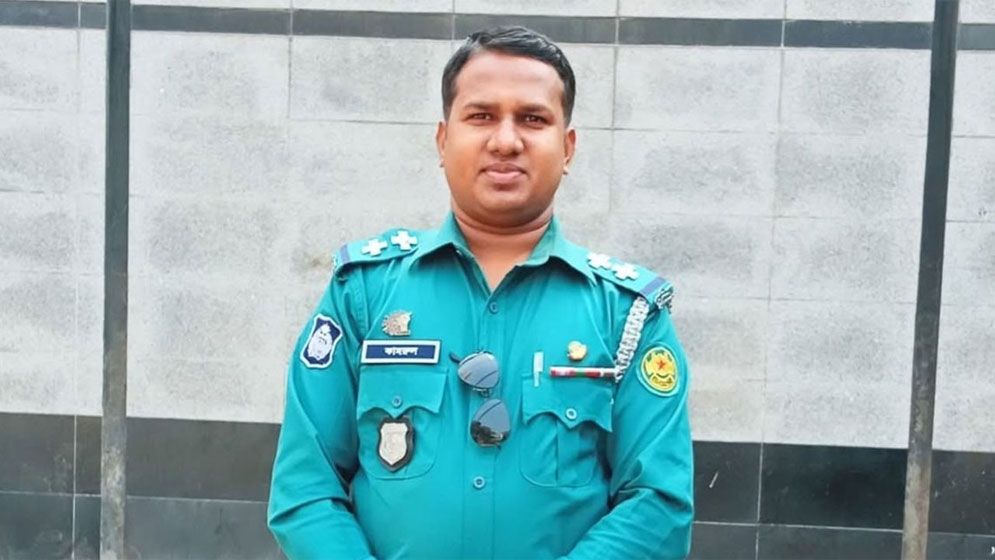 রাজধানীতে বাসের ধাক্কায় পুলিশ কর্মকর্তা নিহত