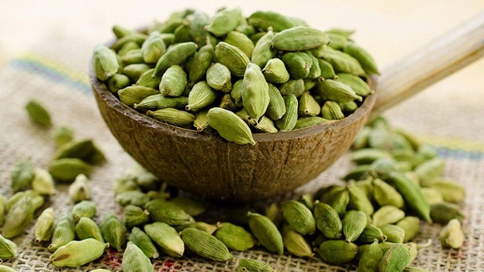 ভরা পেটে এলাচ খেলে এত উপকার