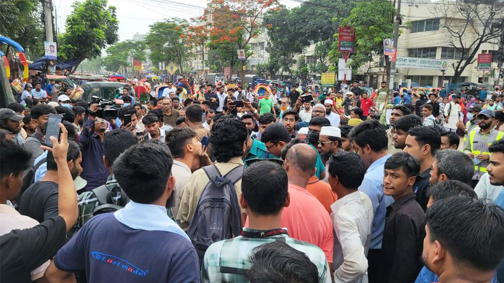 ১৮তম নিবন্ধনে অকৃতকার্যদের এনটিআরসিএ ঘেরাও, পুলিশের লাঠিচার্জ