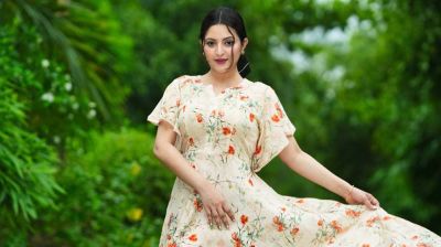  ঈদে নানাবাড়িতে আম কুড়ালেন পরীমণি