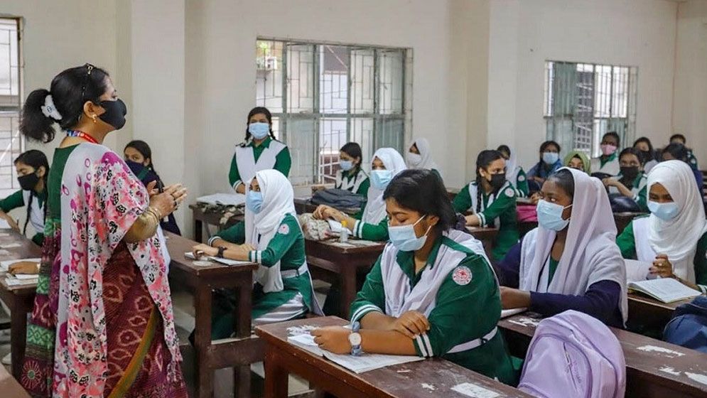আজ খুলছে শিক্ষাপ্রতিষ্ঠান, করোনা-ডেঙ্গু নিয়ে উদ্বেগ