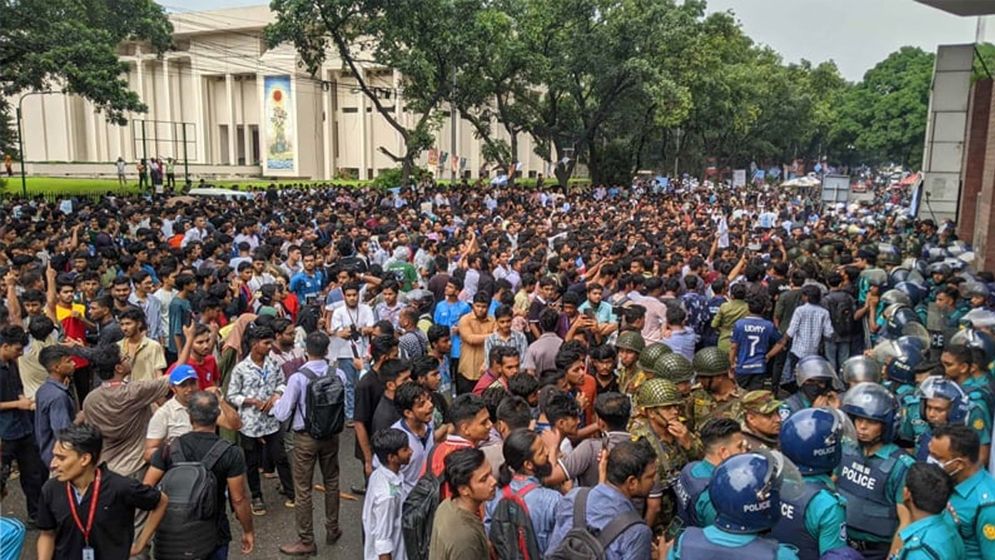 সচিবালয়ে শিক্ষার্থী পেটানোর প্রতিবাদে সংলাপ থেকে ওয়াকআউট করলো ৩ দল