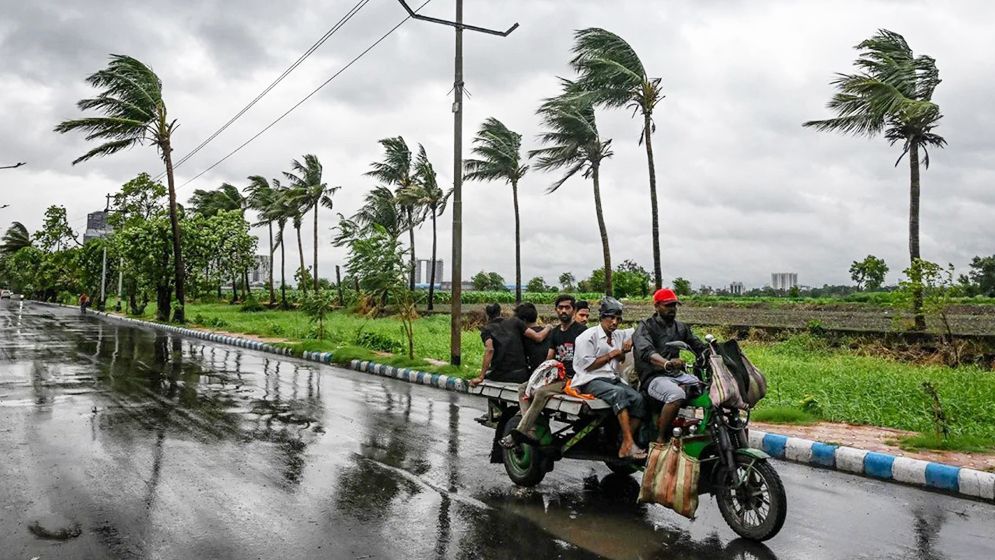 ১০ অঞ্চলে ৬০ কিমি বেগে ঝড়ের আভাস