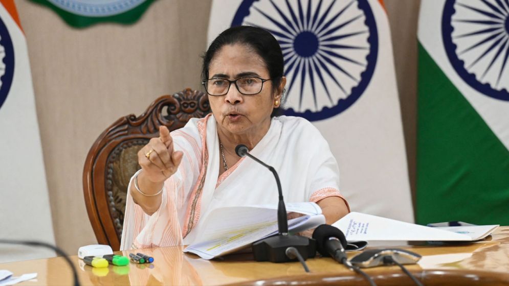 আ.লীগ নেতাদের ভারতে আশ্রয় নিয়ে বিস্ফোরক মন্তব্য মমতার 