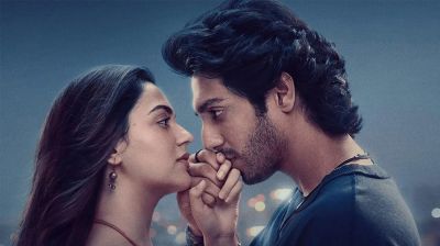 ‘সাইয়ারা’ দেখে কেঁদে অজ্ঞান দর্শক, এক সপ্তাহেই বাজেটের চারগুণ আয়!