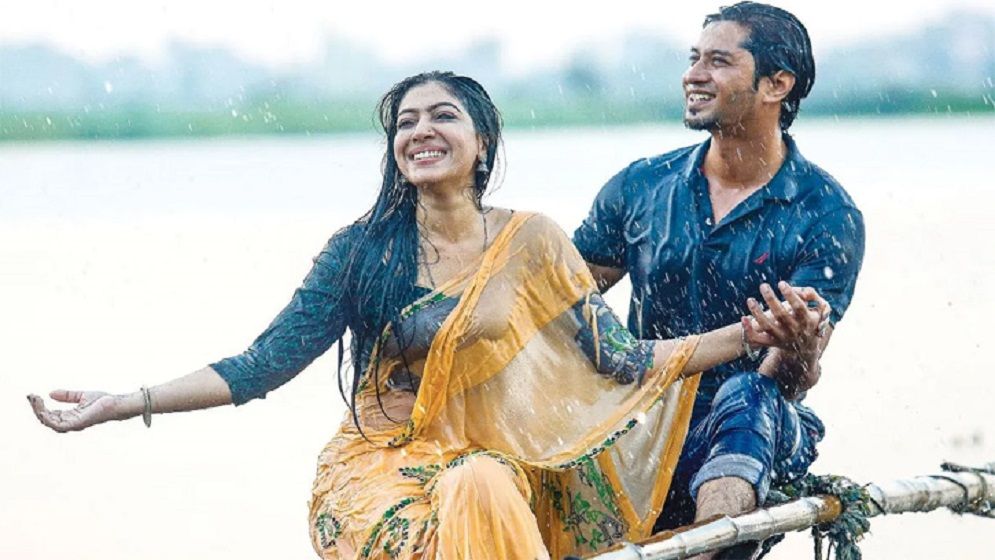 বৃষ্টির পানিতে গোসল করা উপকারী নাকি অপকারী?