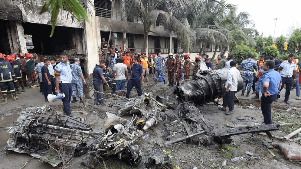 উত্তরায় বিমান বিধ্বস্ত: মৃতের সংখ্যা বেড়ে ৩২