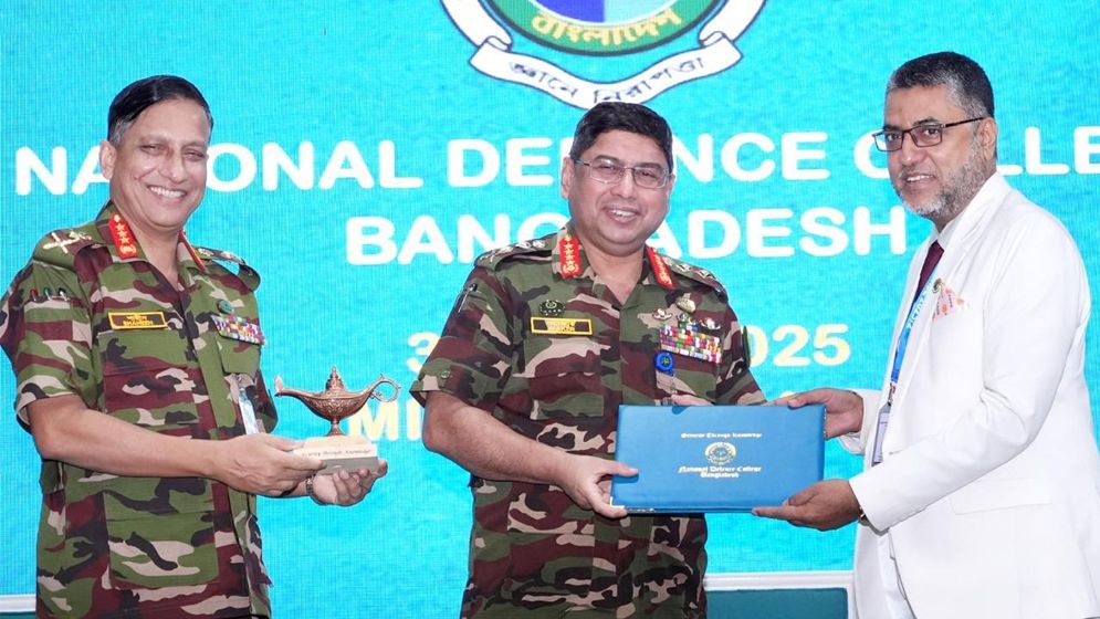 ক্যাপস্টোন লিডারশিপ কোর্সের বিশেষ স্বীকৃতি অর্জন করলেন বিসিসিএমইএ সভাপতি