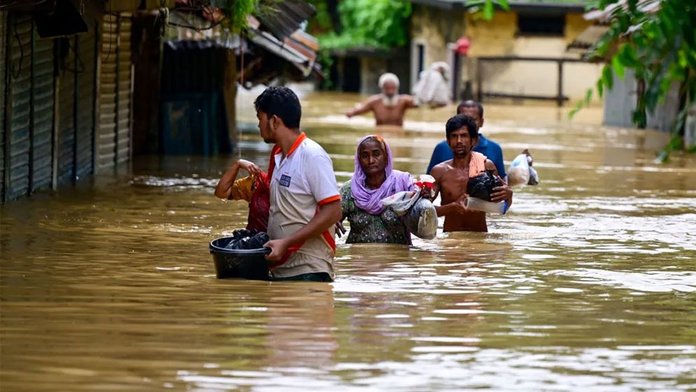 টানা বৃষ্টিতে ১০ জেলায় বন্যার শঙ্কা