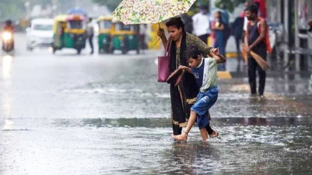 ঢাকায় হালকা বৃষ্টি, সমুদ্রবন্দরে ৩ নম্বর সতর্ক সংকেত
