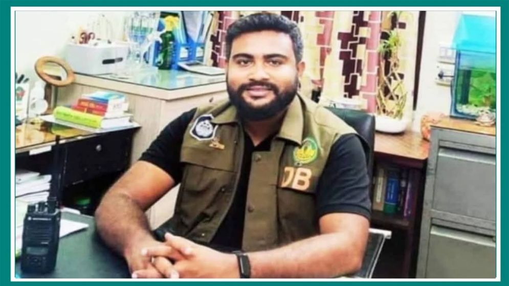 বরখাস্ত এসআইকে গণপিটুনির পর পুলিশে সোপর্দ