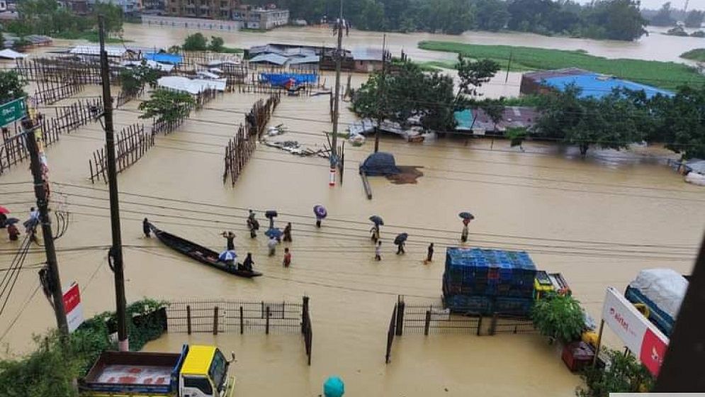 বন্যায় বিদ্যুৎ-গ্যাসজনিত দুর্ঘটনা থেকে বাঁচতে যা যা করবেন