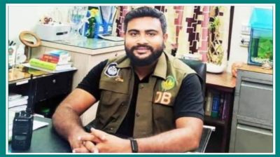 বরখাস্ত এসআইকে গণপিটুনির পর পুলিশে সোপর্দ