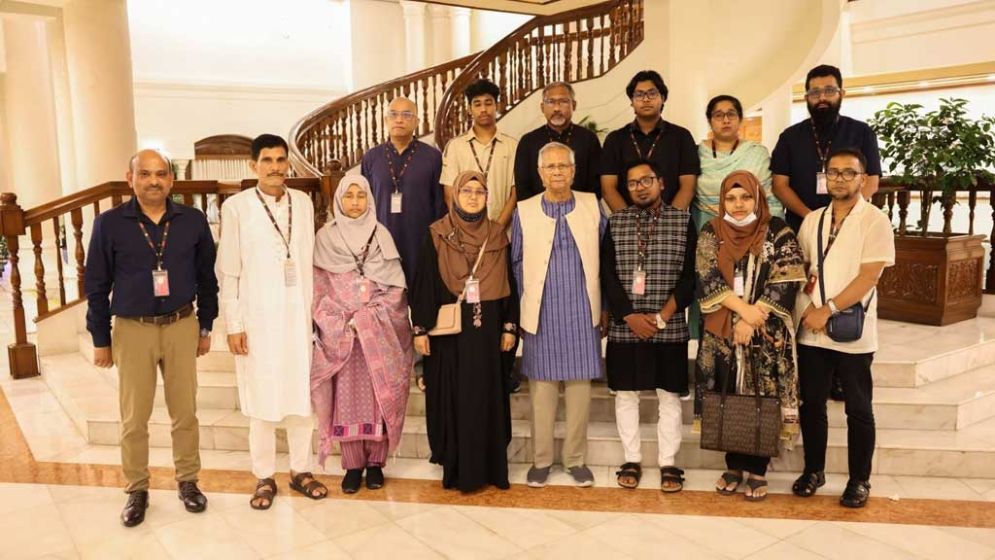 মাইলস্টোনের তিন শিক্ষক মানবতা-সাহসিকতার জন্য চিরস্মরণীয় হয়ে থাকবেন: প্রধান উপদেষ্টা