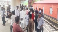 সরকারের বরাদ্দের বিশেষ ট্রেন পছন্দ না হওয়ায় জুলাই যোদ্ধাদের বিক্ষোভ