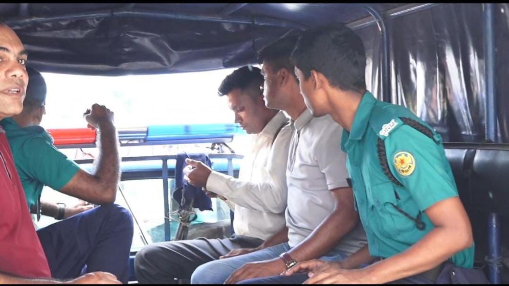ইলিয়াস মোল্লার ঘনিষ্ঠ সহযোগী দেলোয়ার আটক