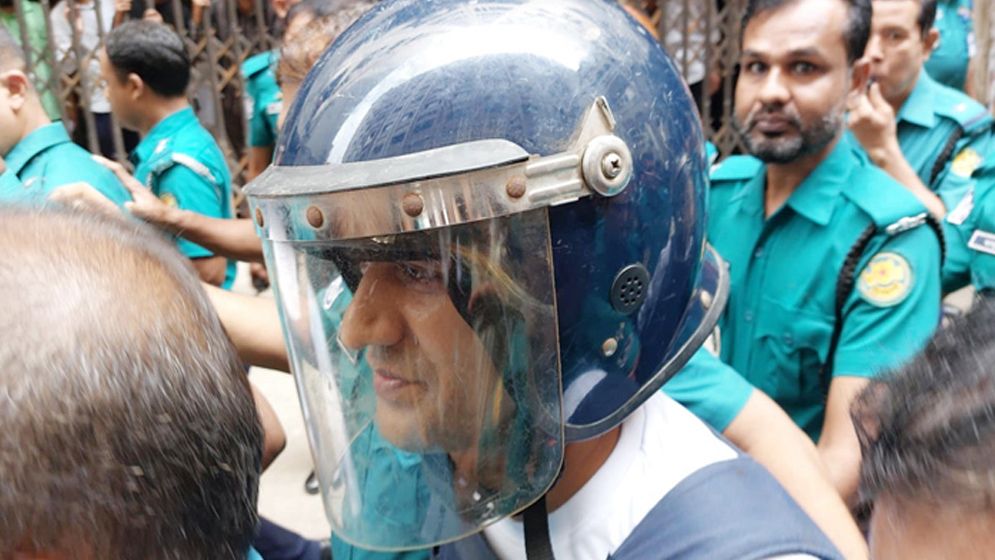 আদালতে বাংলাদেশ নিয়ে যে মন্তব্য করলেন ব্যারিস্টার সুমন