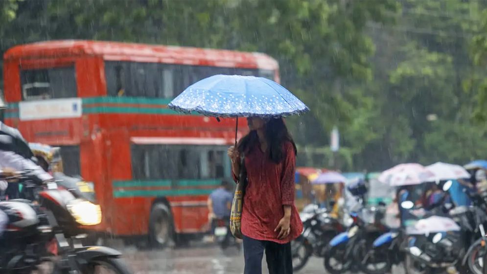ঢাকায় হালকা বৃষ্টির পূর্বাভাস, গরম থেকে মিলতে পারে স্বস্তি