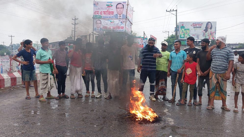 সীমানা পূর্ণবহালের দাবিতে পাবনায় সকাল সন্ধ্যা হরতাল 