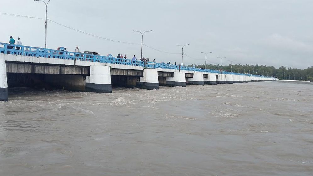 তিস্তার পানি বিপৎসীমার ওপরে, খুলে দেওয়া হলো সব জলকপাট