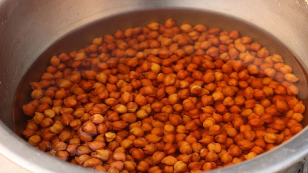 সকালে ভেজানো ছোলা খাওয়ার যত উপকারিতা