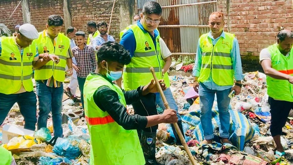বিএনপির ৪৭তম প্রতিষ্ঠাবার্ষিকীতে মিরপুরে খাল পরিচ্ছন্ন কর্মসূচি