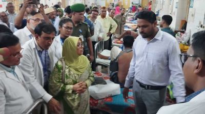 দেশে স্বাস্থ্যসেবায় আস্থার ঘাটতি: আলোচনায় স্বাস্থ্য উপদেষ্টার বিদেশযাত্রা