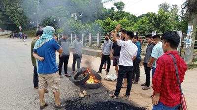 খাগড়াছড়িতে সকাল-সন্ধ্যা সড়ক অবরোধ