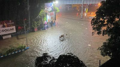 কলকাতায় রাতভর ভারী বৃষ্টিতে জলাবদ্ধতা, পাঁচজনের প্রাণহানি