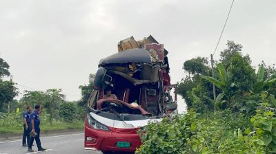 মীরসরাইয়ে কাভার্ড ভ্যানের পেছনে বাসের ধাক্কা, নিহত ১