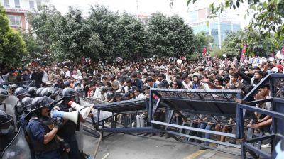নেপালে তীব্র বিক্ষোভ, রাজধানীতে সেনা মোতায়েন : নিহত ৩