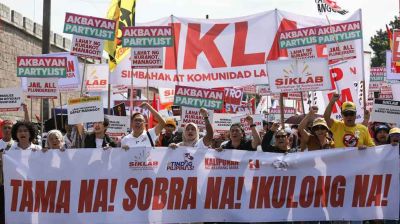 এবার জেন-জিদের বিক্ষোভে উত্তাল ম্যানিলা