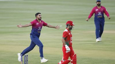 ওমানকে গুঁড়িয়ে আমিরাতের বড় জয়