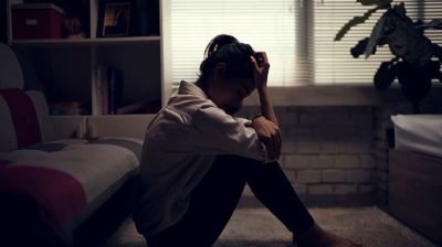 কেউ আত্মহত্যার কথা ভাবছে কিনা বুঝবেন যেভাবে, যা করবেন