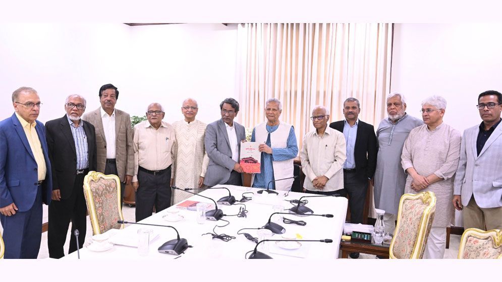 সরকারের কাছে বাস্তবায়ন সুপারিশপত্র হস্তান্তর