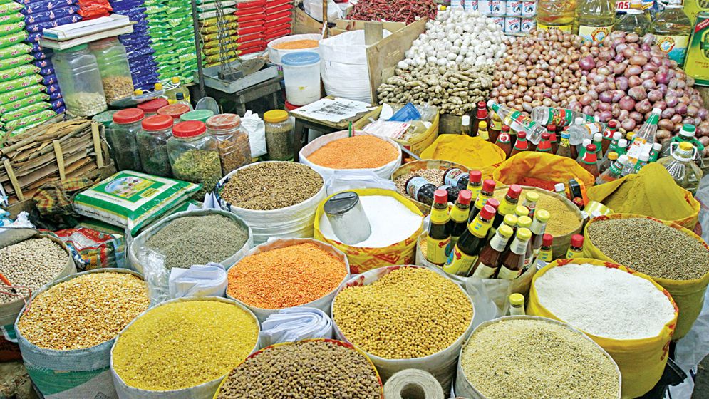 নিত্যপণ্যের দামের চাপে জনজীবন চিড়েচ্যাপ্টা